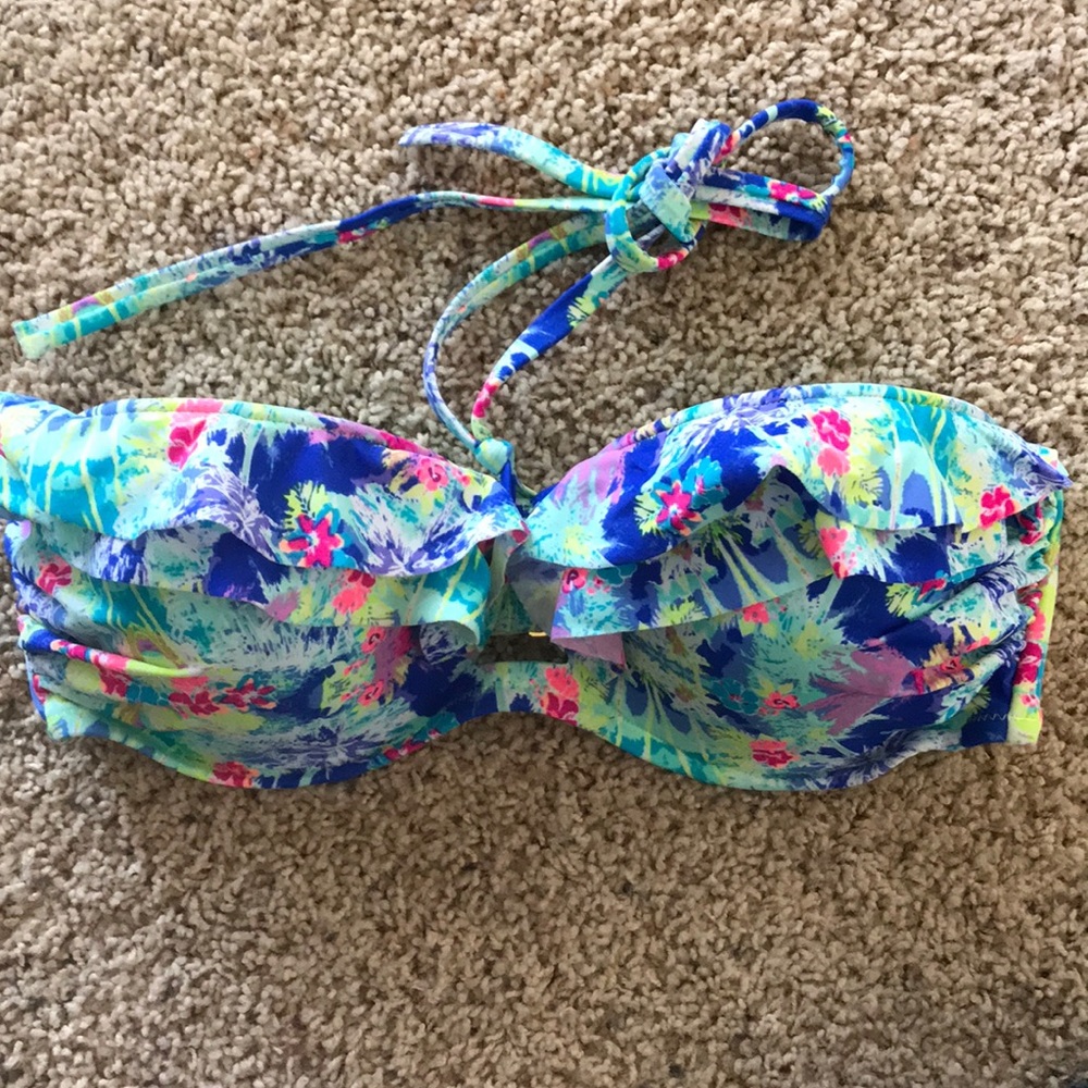 Beautiful Floral Ruffled Bikini Top! 36D! New!